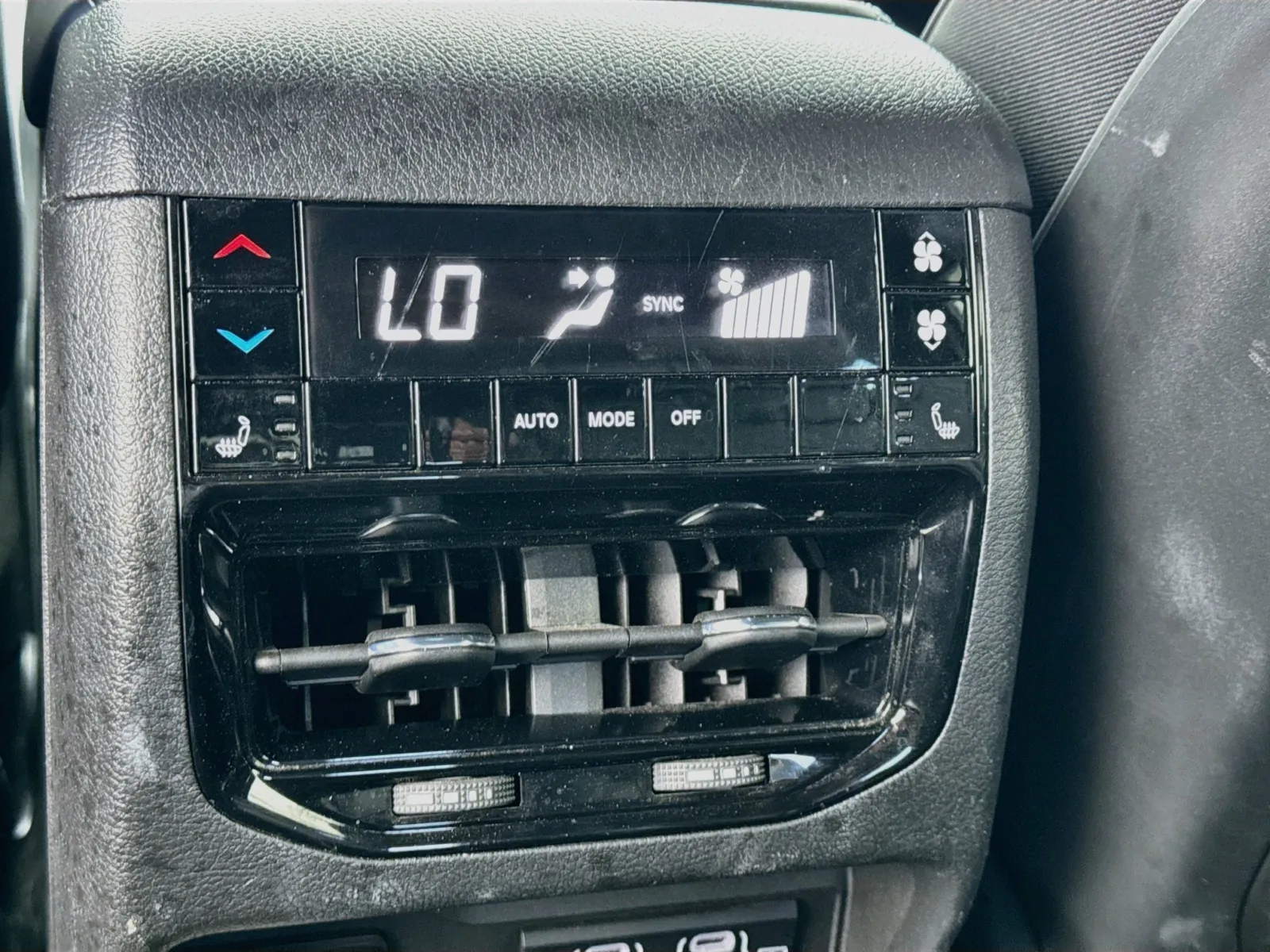 Jeep Grand Cherokee L photo 18