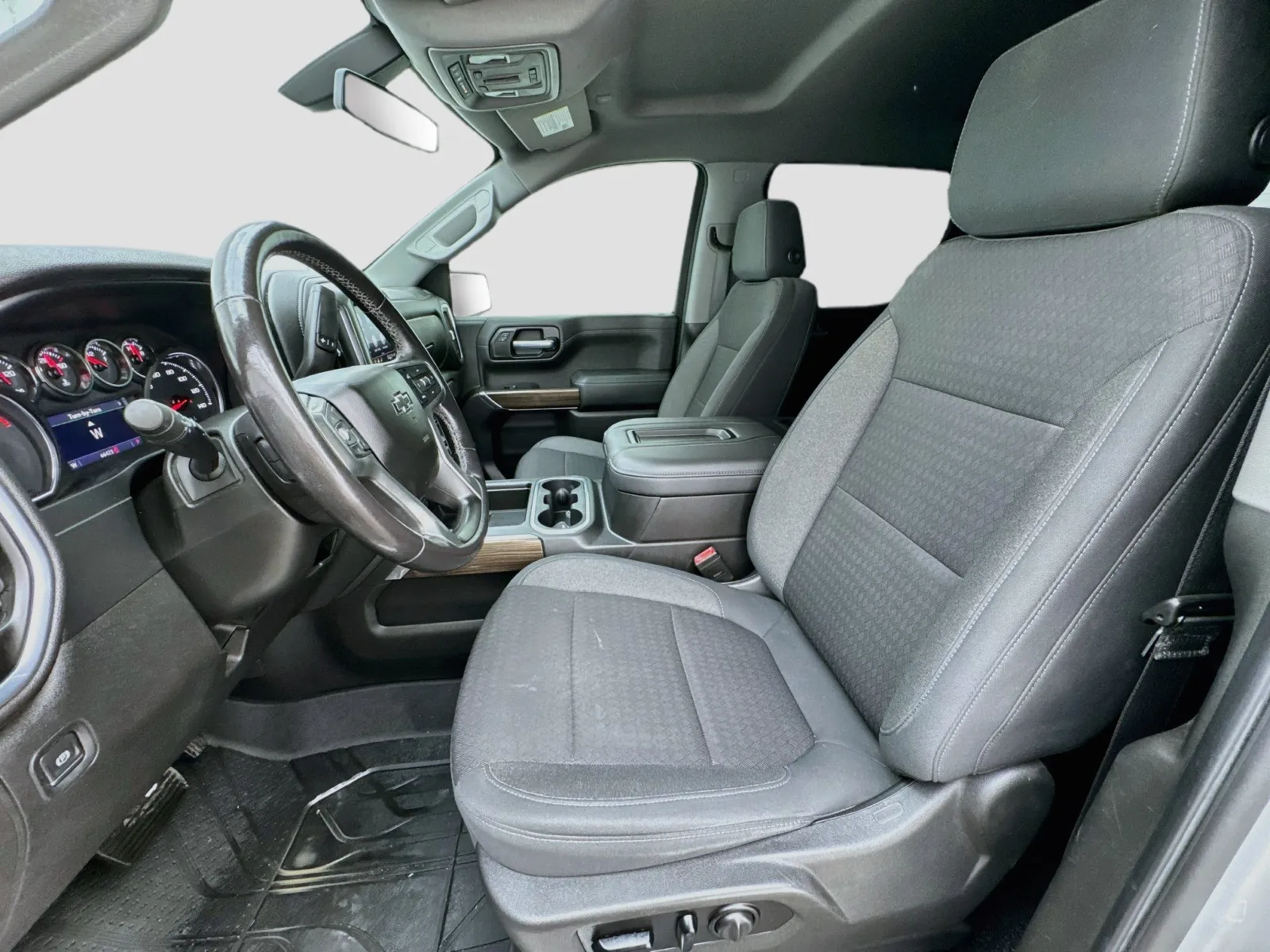 Chevrolet Silverado photo 13