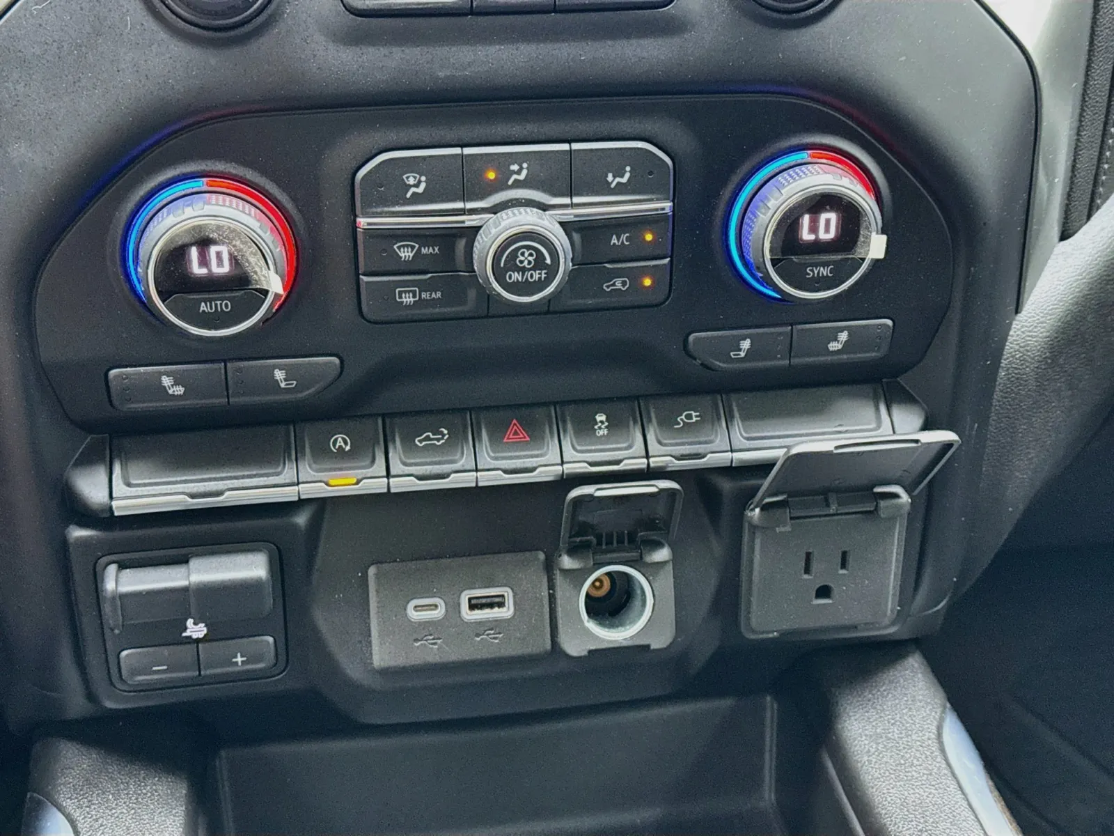 Chevrolet Silverado photo 12