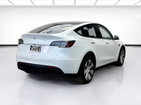 More photos of 2022 Tesla Model Y Long Range at STG Bellflower, CA