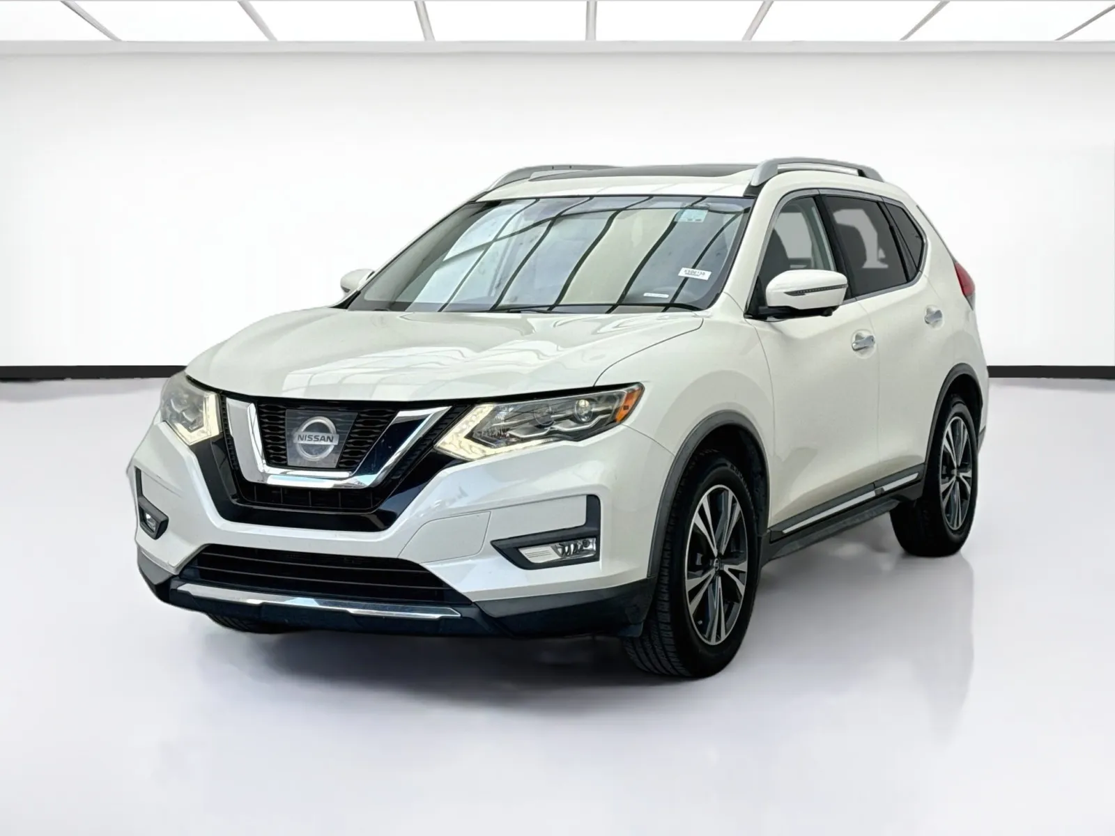 White 2017 Nissan Rogue SL for sale in Bellflower, CA