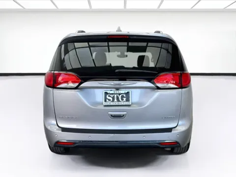 More photos of 2020 Chrysler Pacifica Limited at STG Bellflower, CA