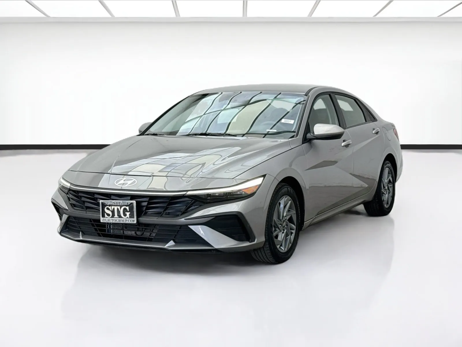 Gray 2025 Hyundai Elantra Hybrid Blue for sale in Bellflower, CA