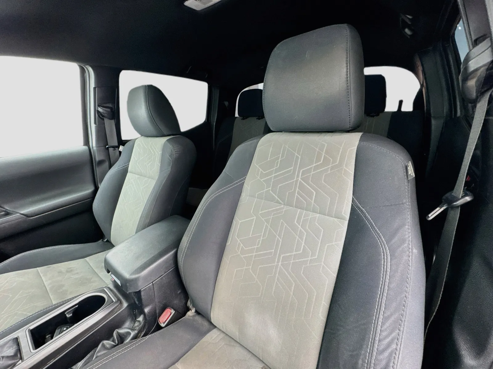 Toyota Tacoma photo 13