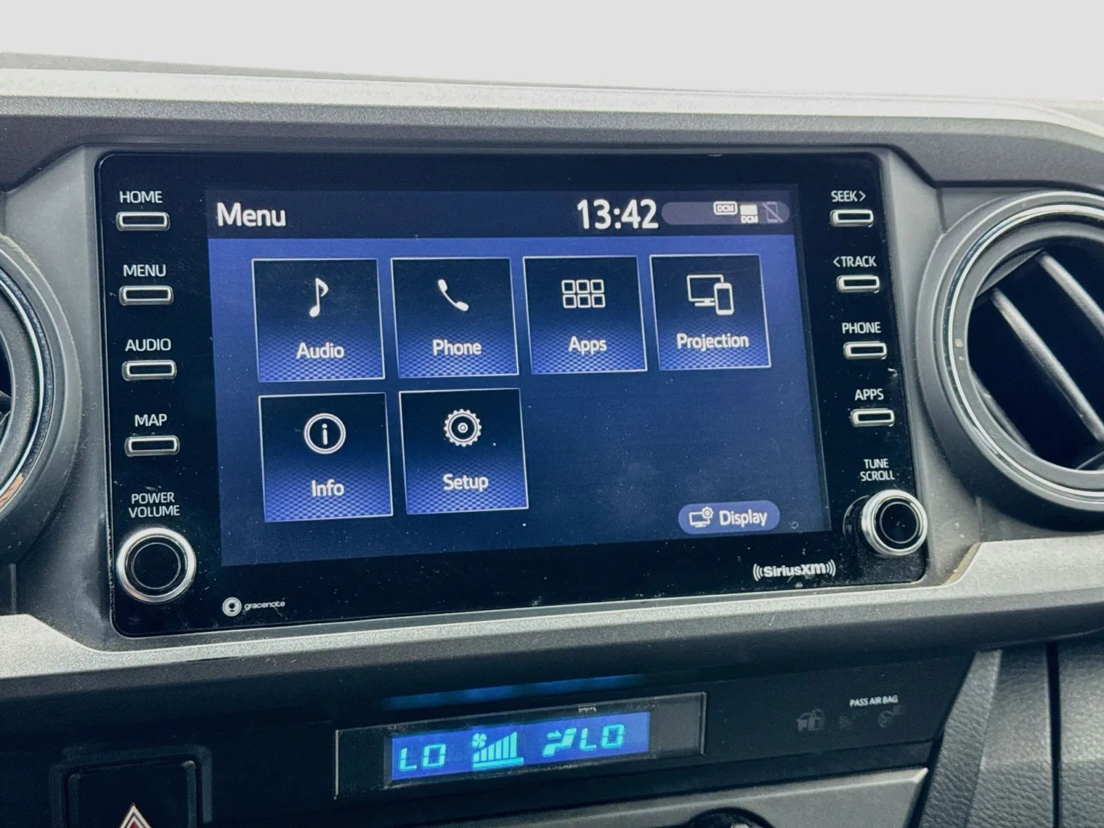Toyota Tacoma photo 9