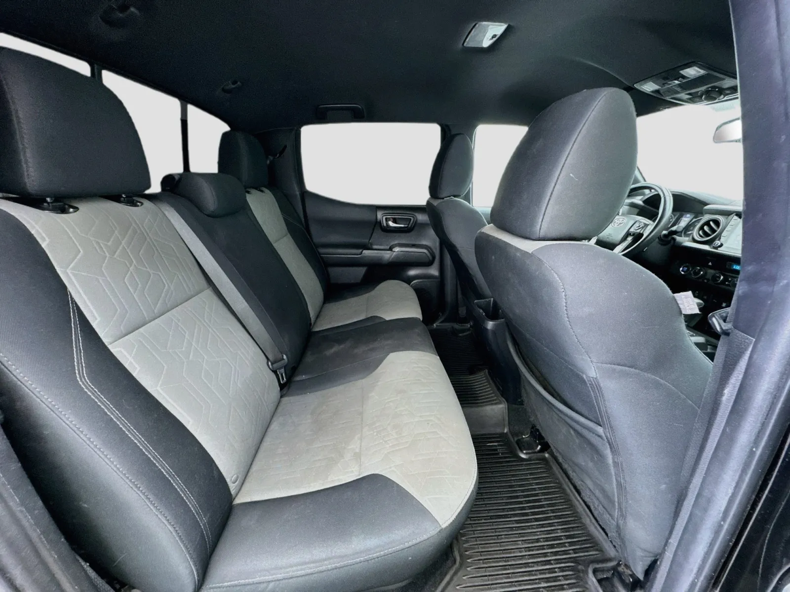 Toyota Tacoma photo 17