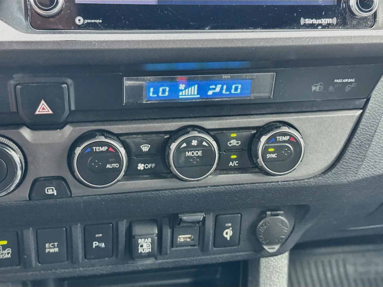 Toyota Tacoma photo 12