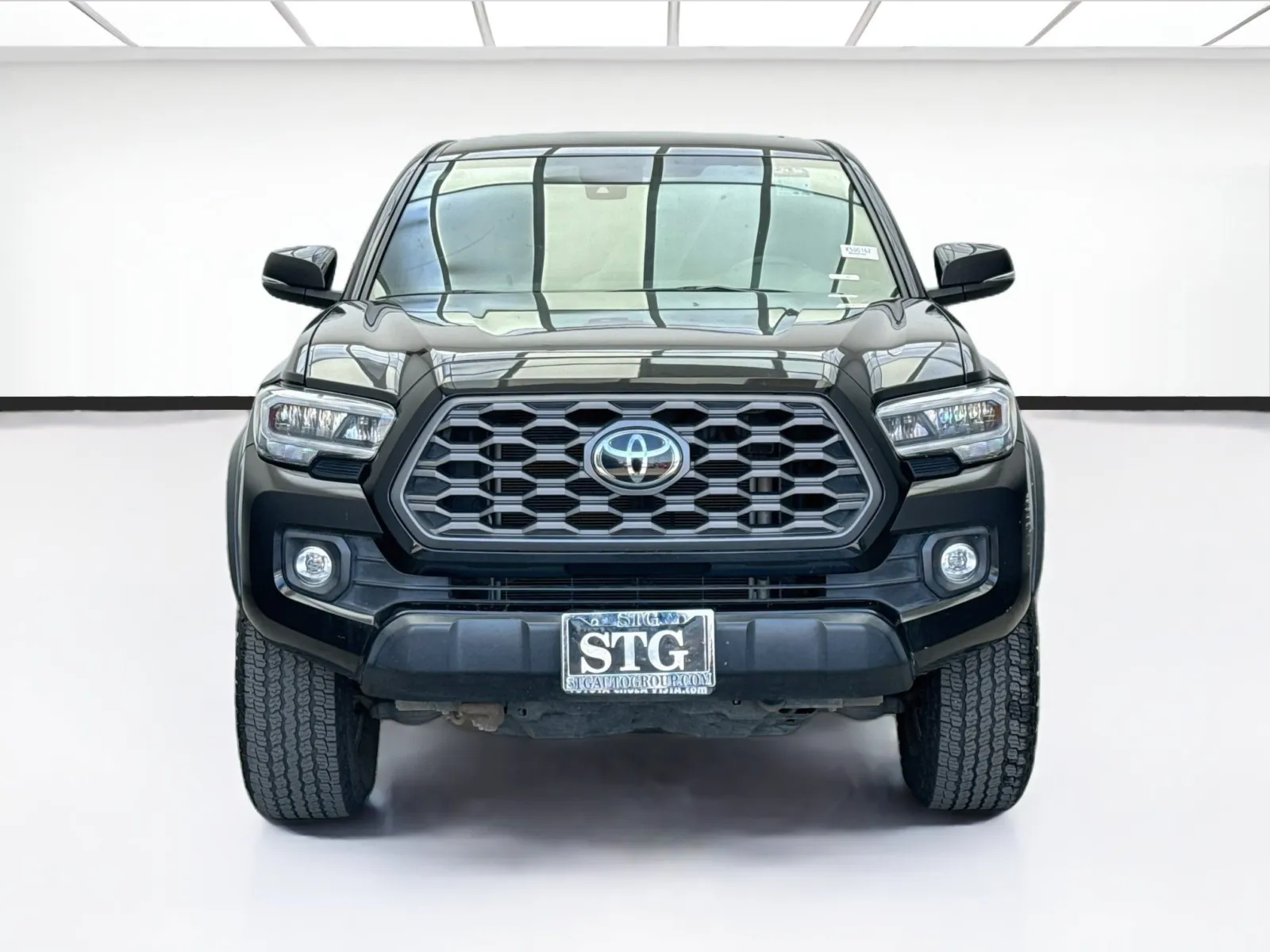 Toyota Tacoma photo 2