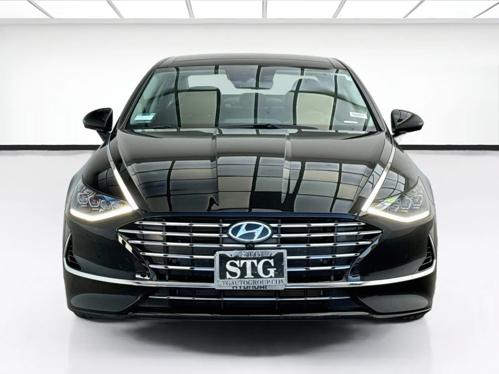 Hyundai Sonata photo 2