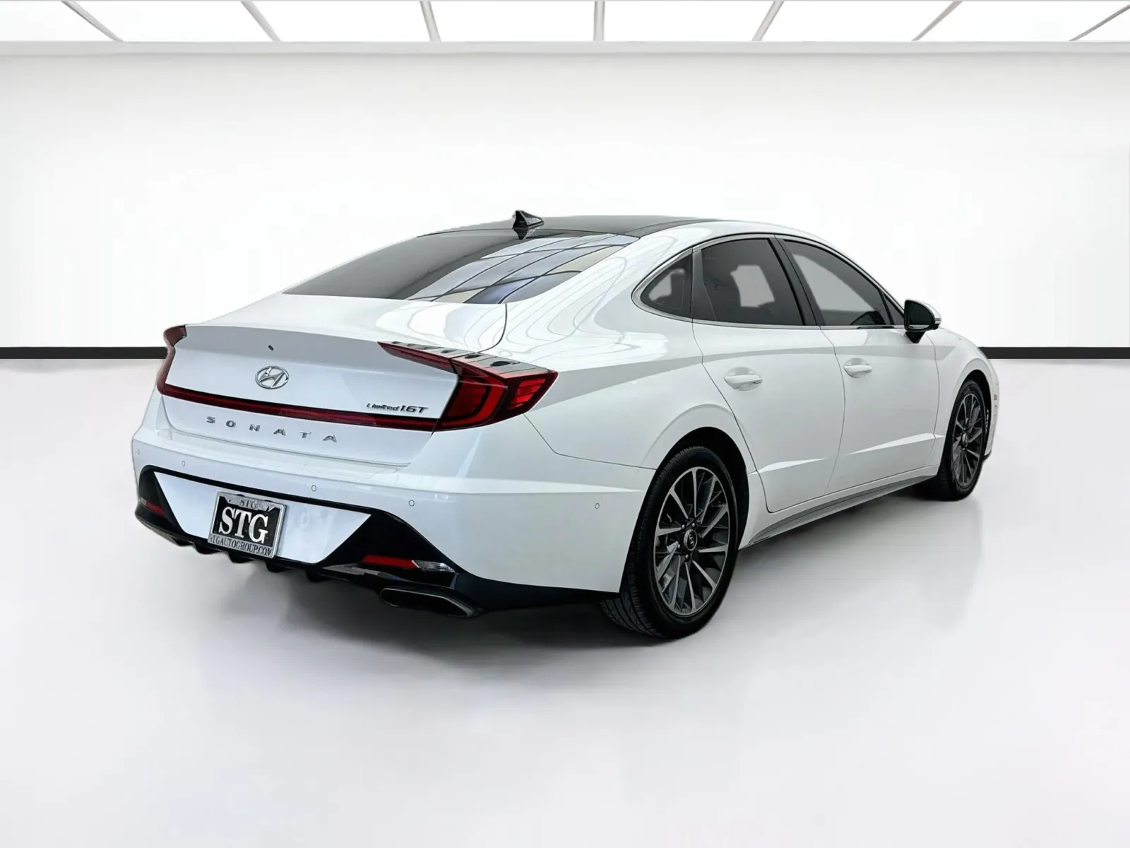 Hyundai Sonata photo 4