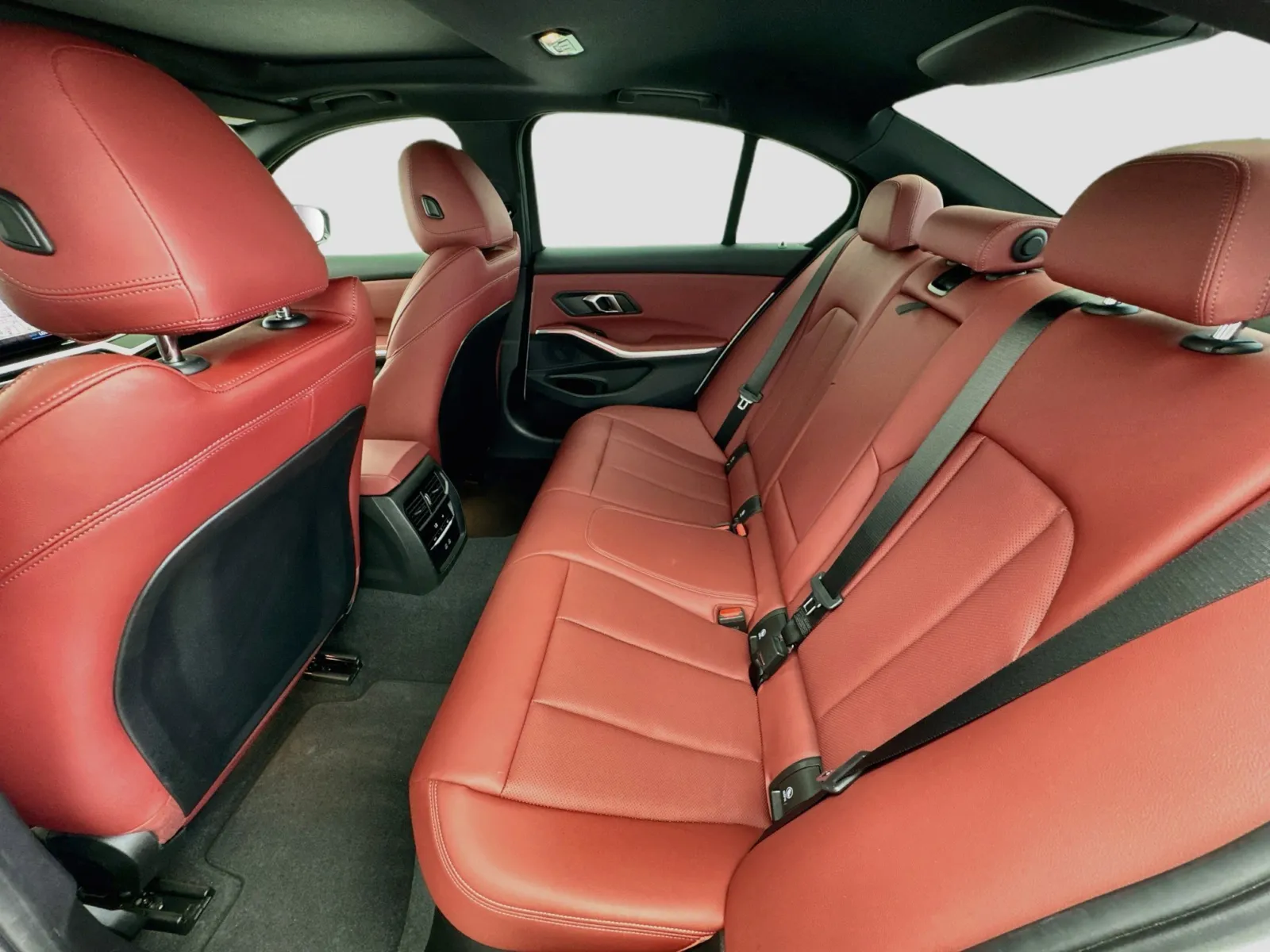 BMW 3 Series photo 16