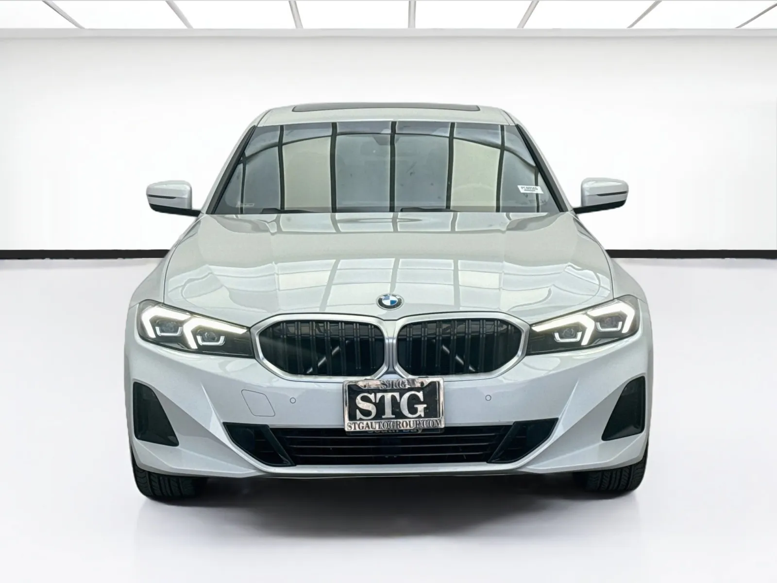 BMW 3 Series photo 2