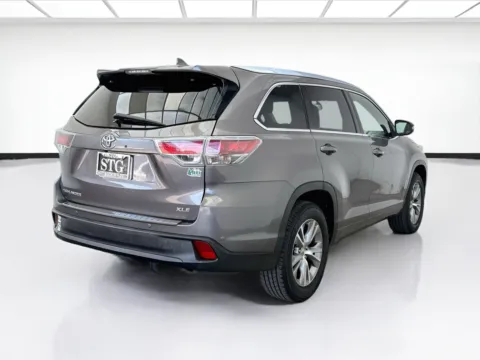 More photos of 2015 Toyota Highlander XLE V6 at STG Bellflower, CA