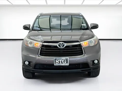 Photos of 2015 Toyota Highlander XLE V6 for sale in Bellflower, CA at STG Bellflower