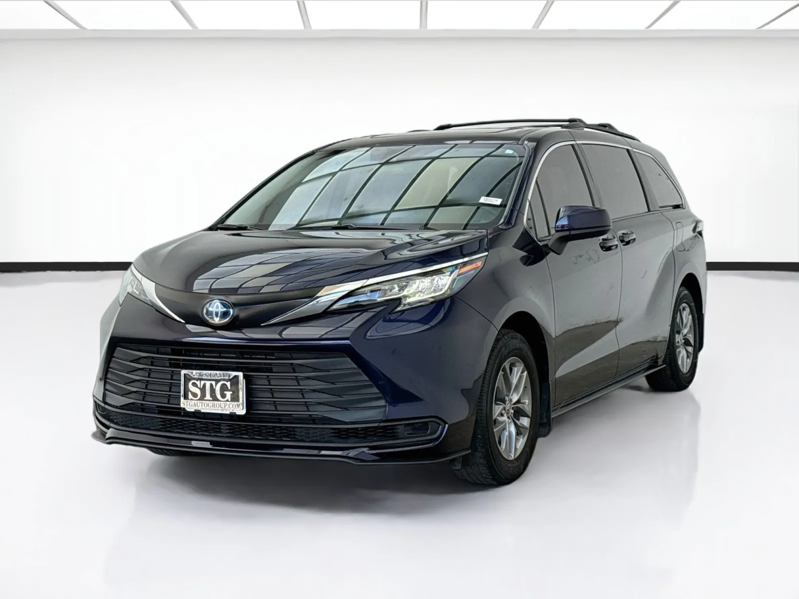 Gray 2023 Toyota Sienna LE 8 Passenger for sale in Bellflower, CA