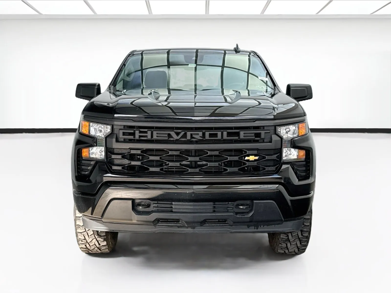 Chevrolet Silverado photo 2