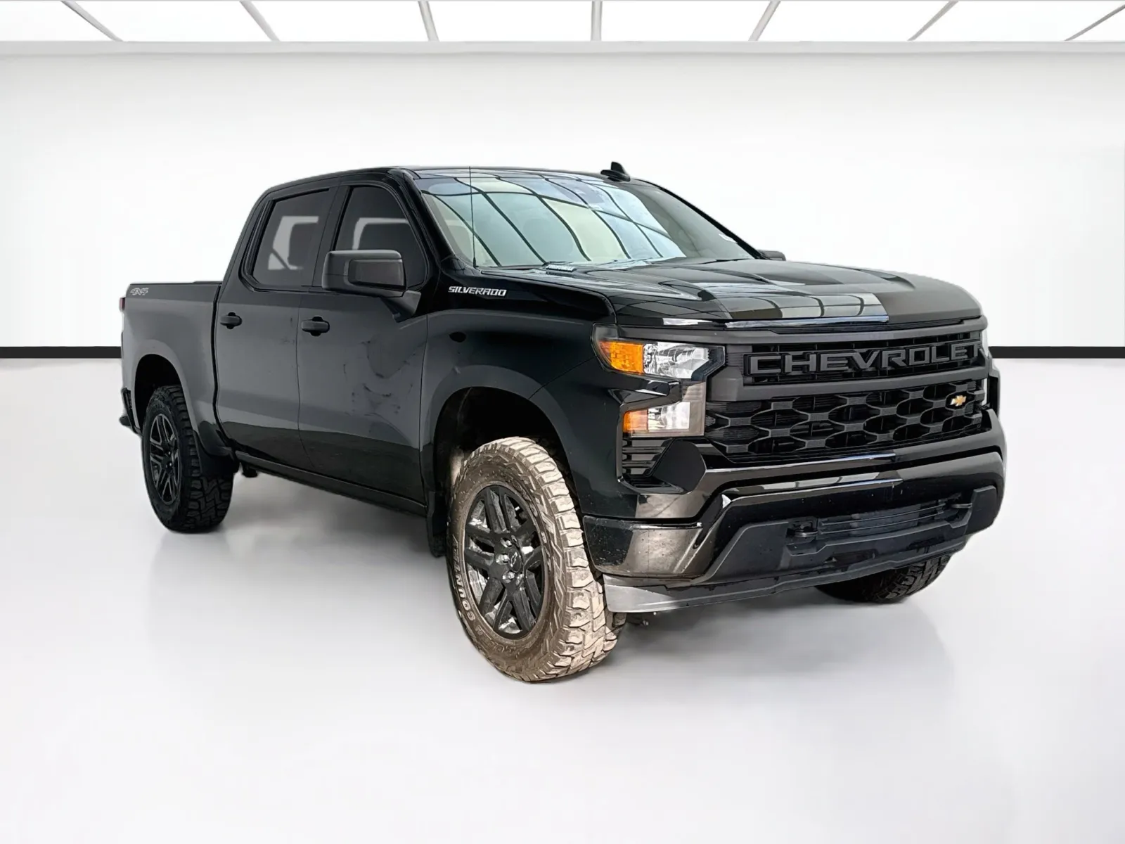 Chevrolet Silverado photo 3