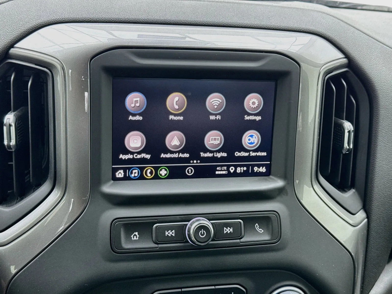 Chevrolet Silverado photo 9