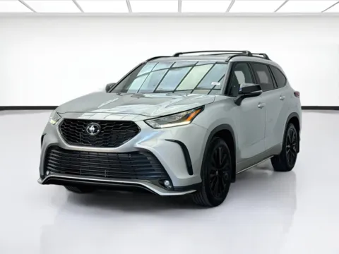 Silver 2024 Toyota Highlander XSE for sale in Bellflower, CA