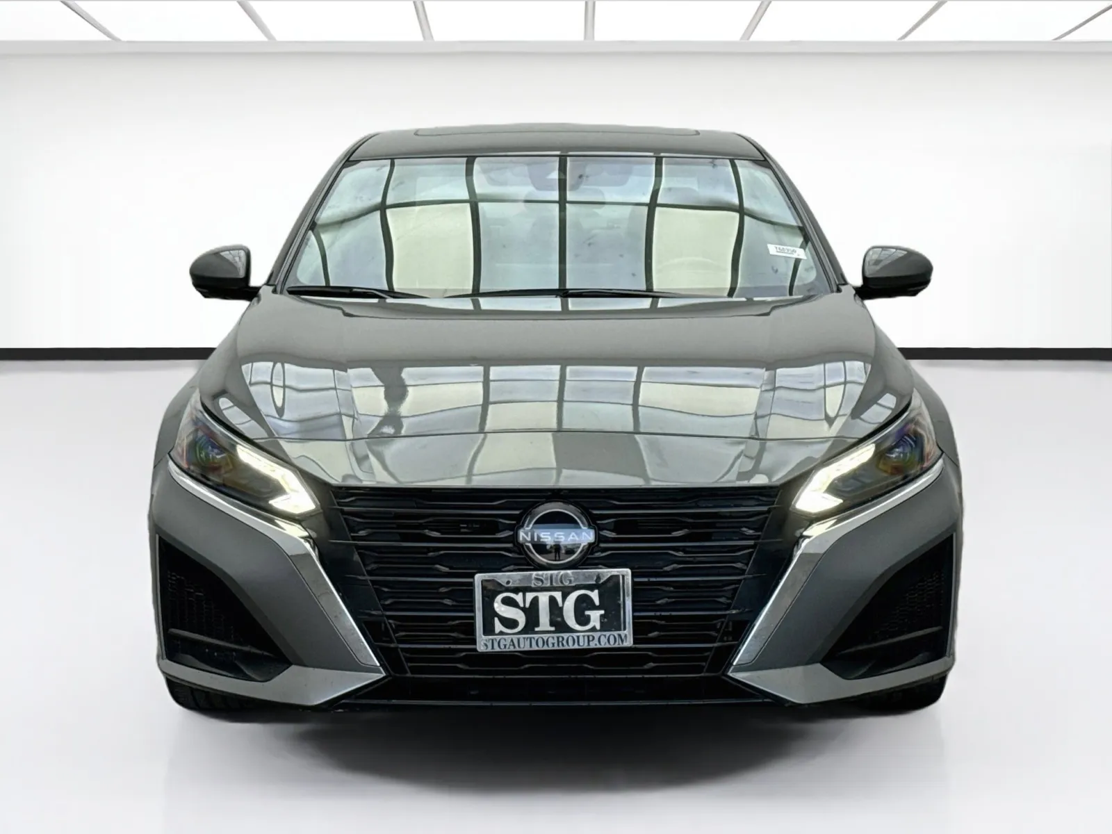 Nissan Altima photo 2