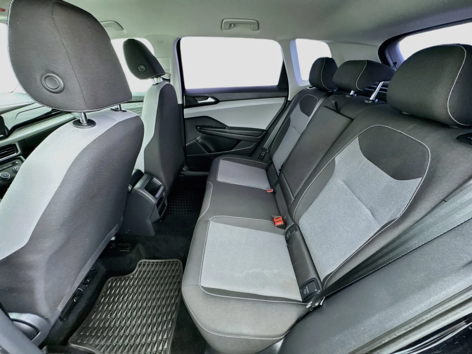 Volkswagen Taos photo 15