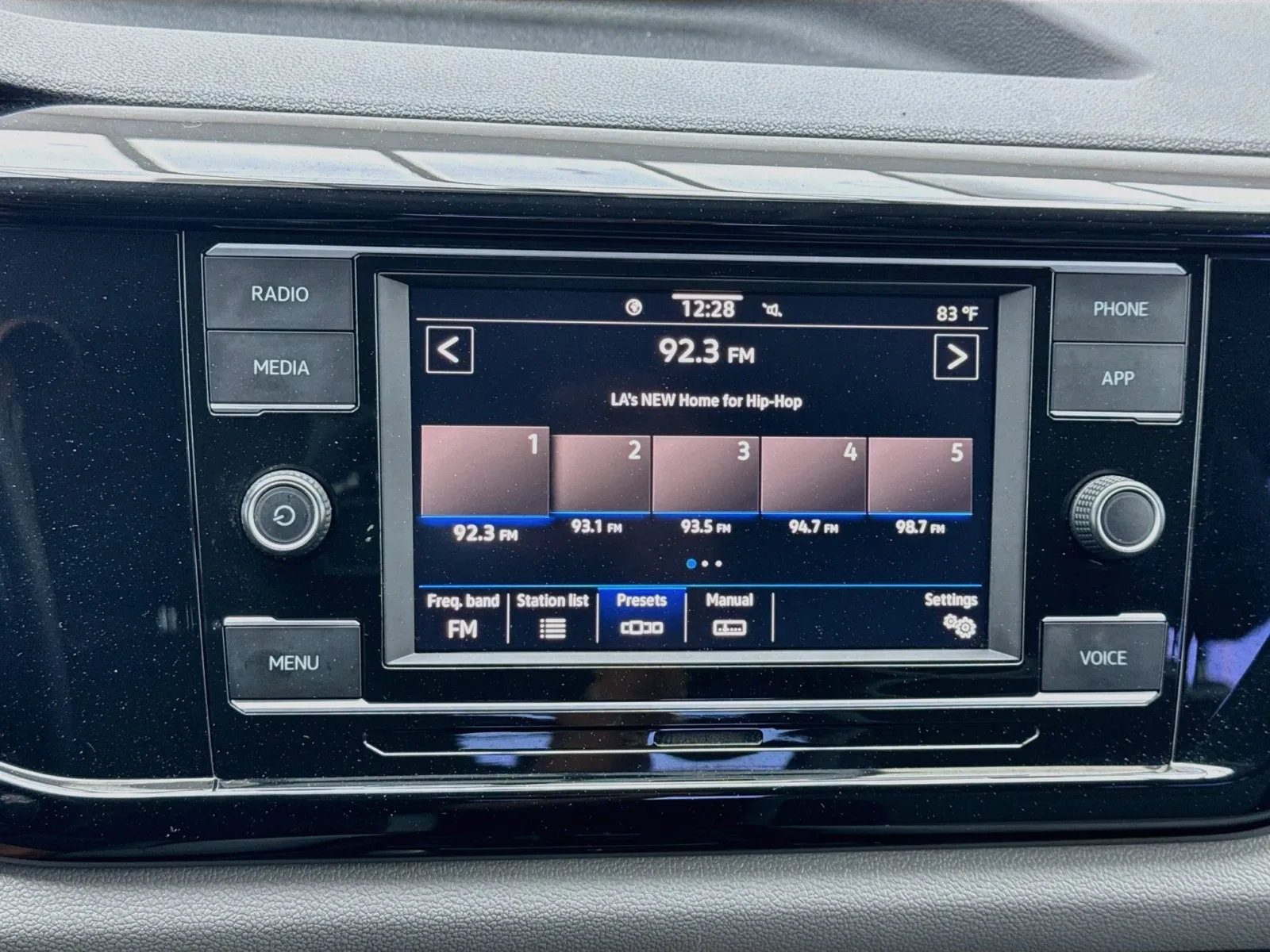 Volkswagen Taos photo 11