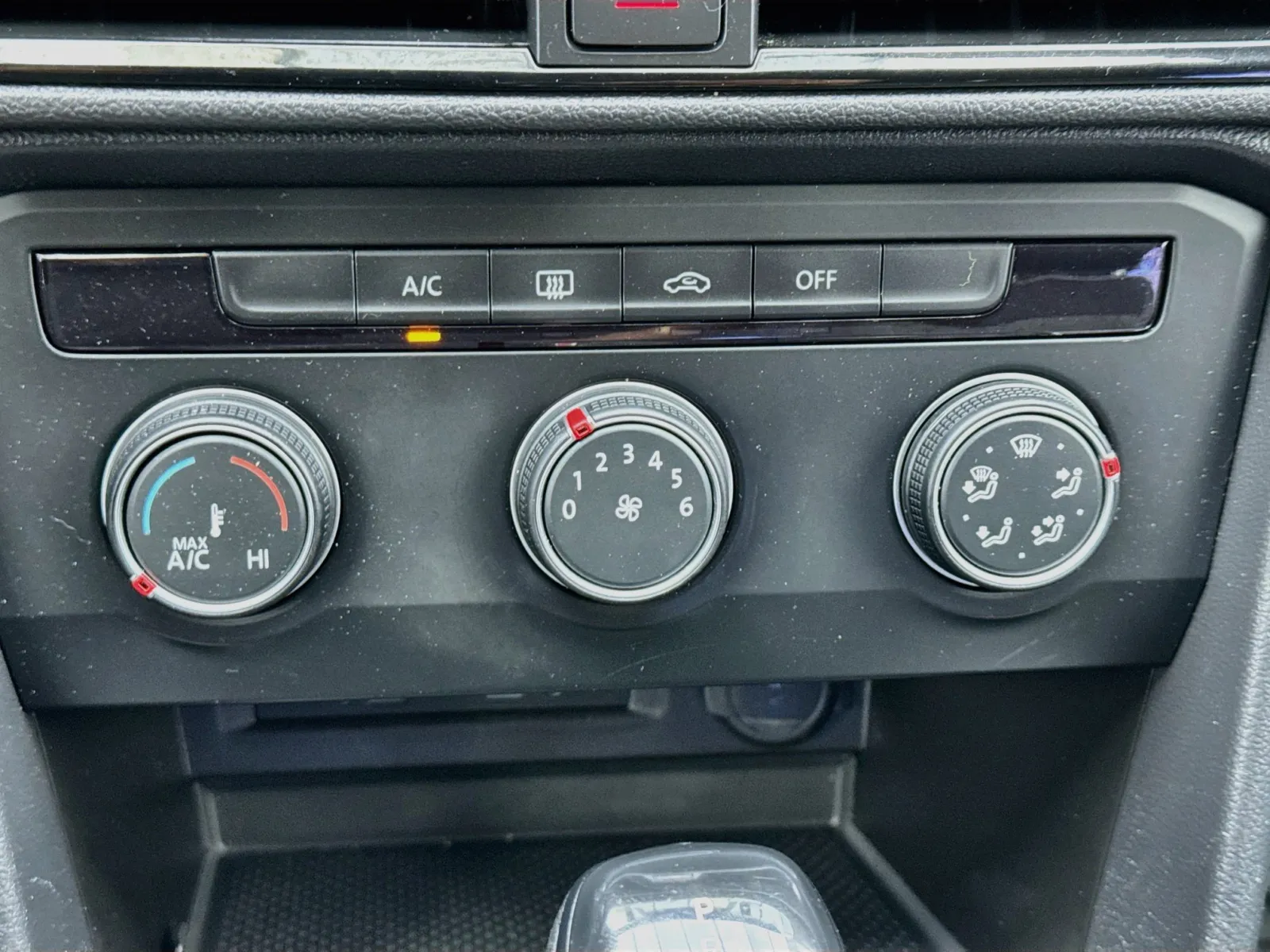 Volkswagen Taos photo 12