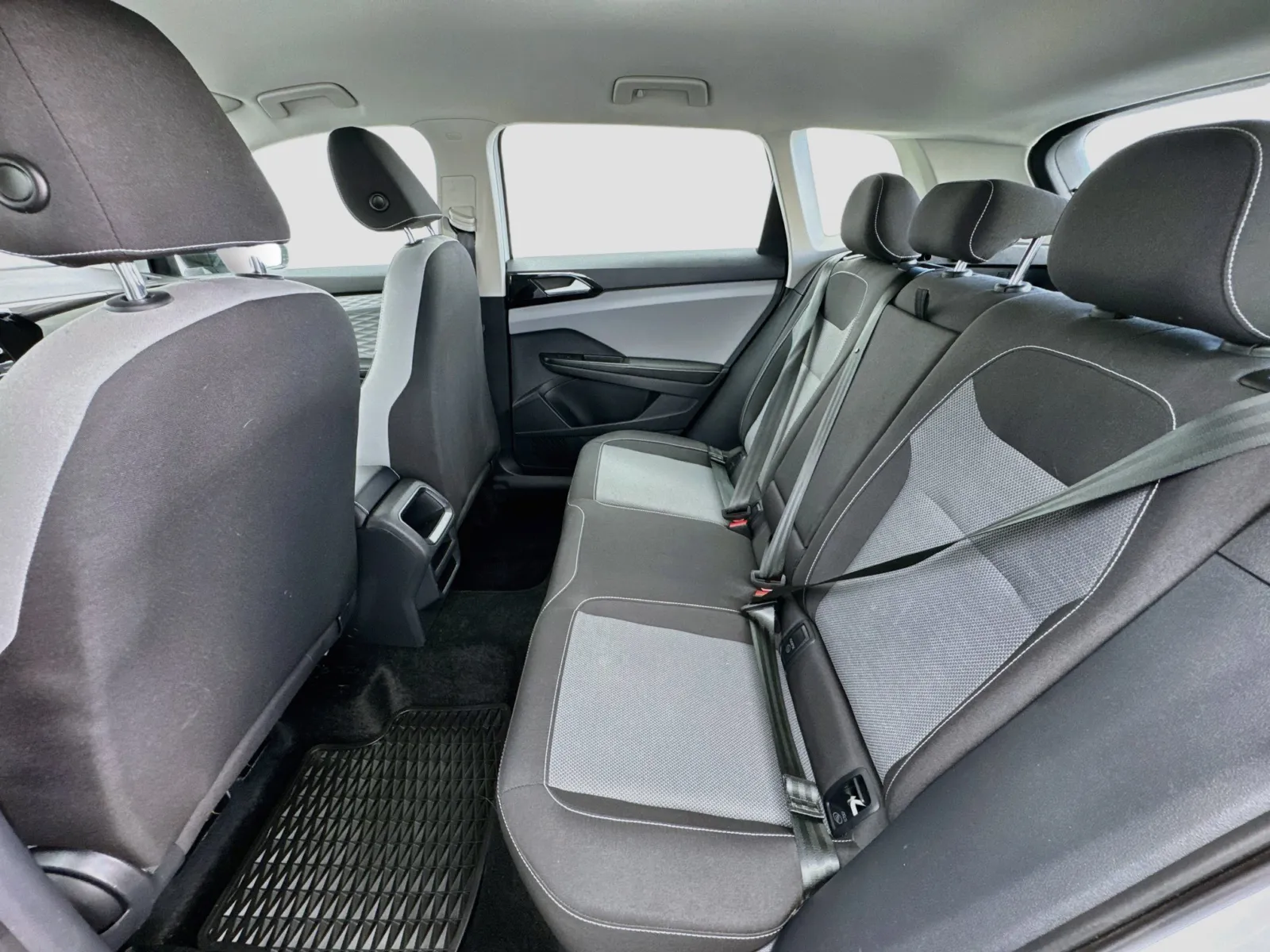 Volkswagen Taos photo 15