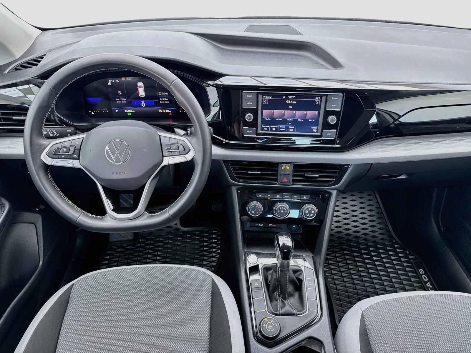 Volkswagen Taos photo 14