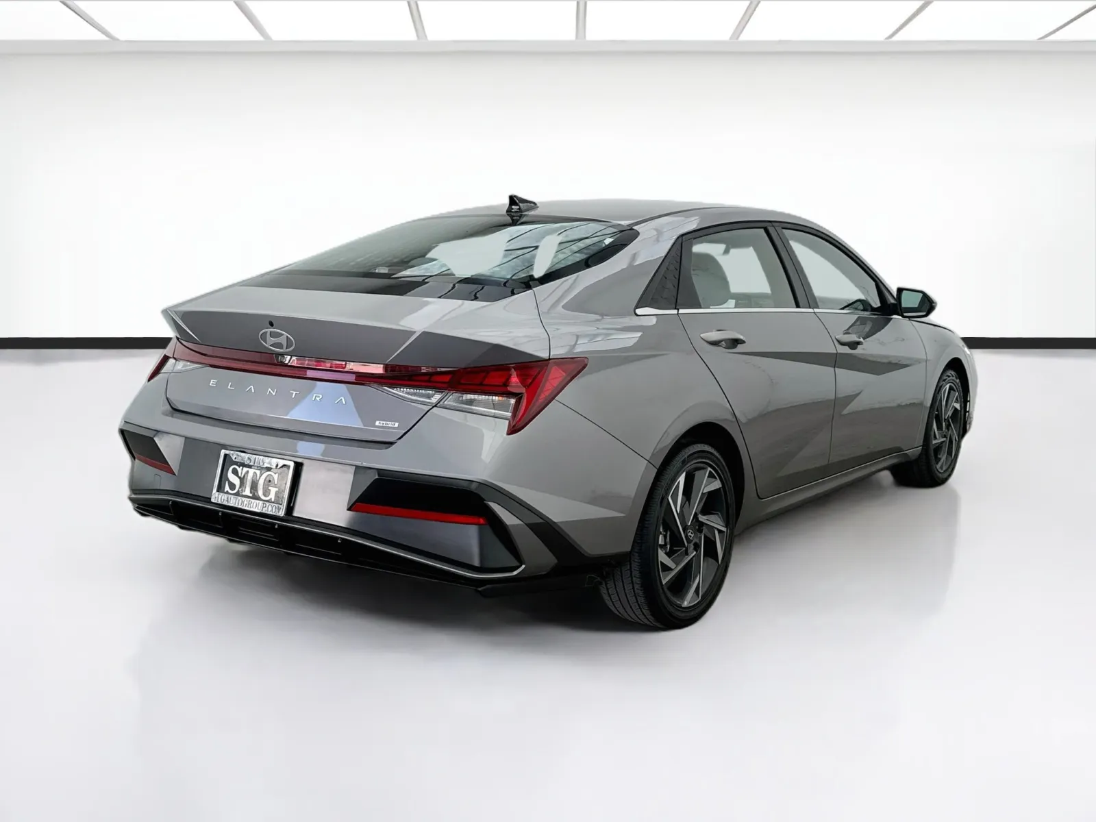 Hyundai Elantra photo 4
