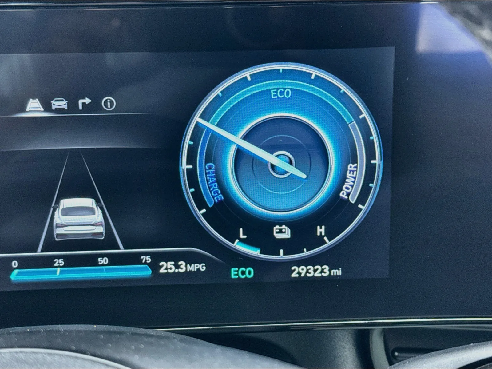 Hyundai Elantra photo 8