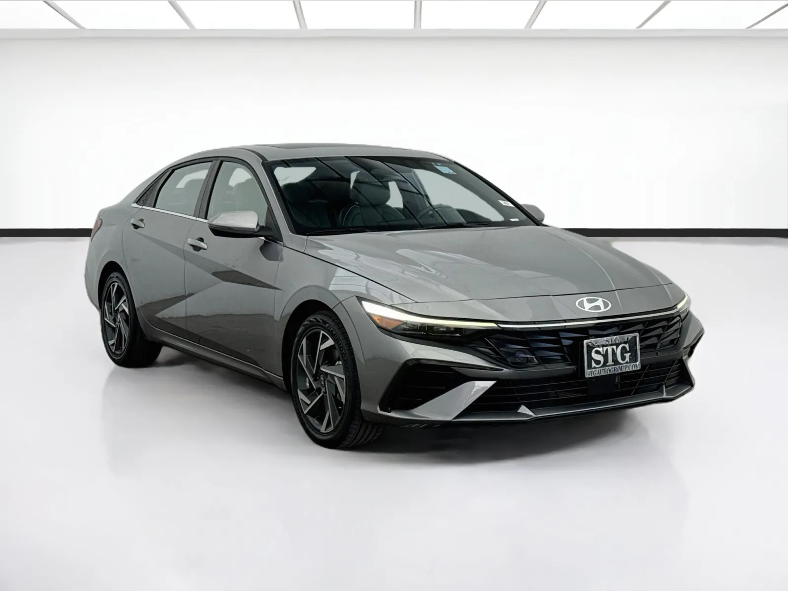 Hyundai Elantra photo 3
