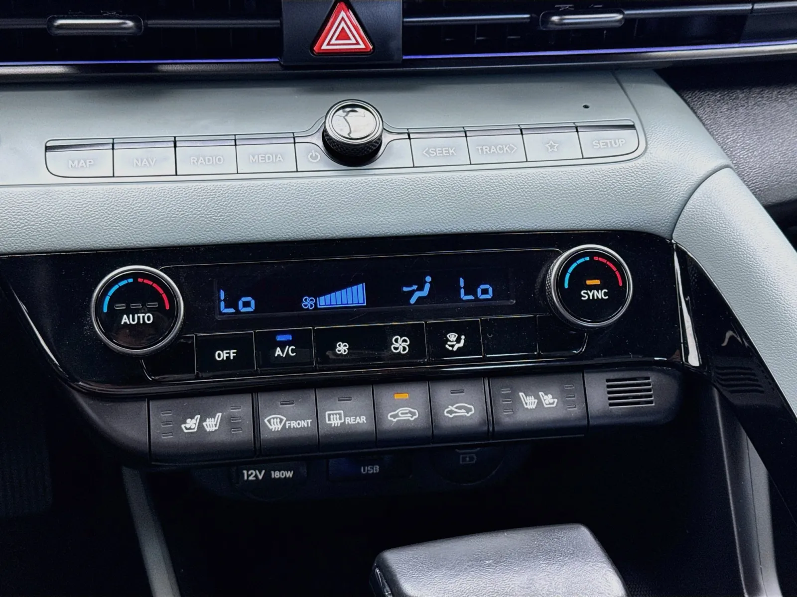 Hyundai Elantra photo 12
