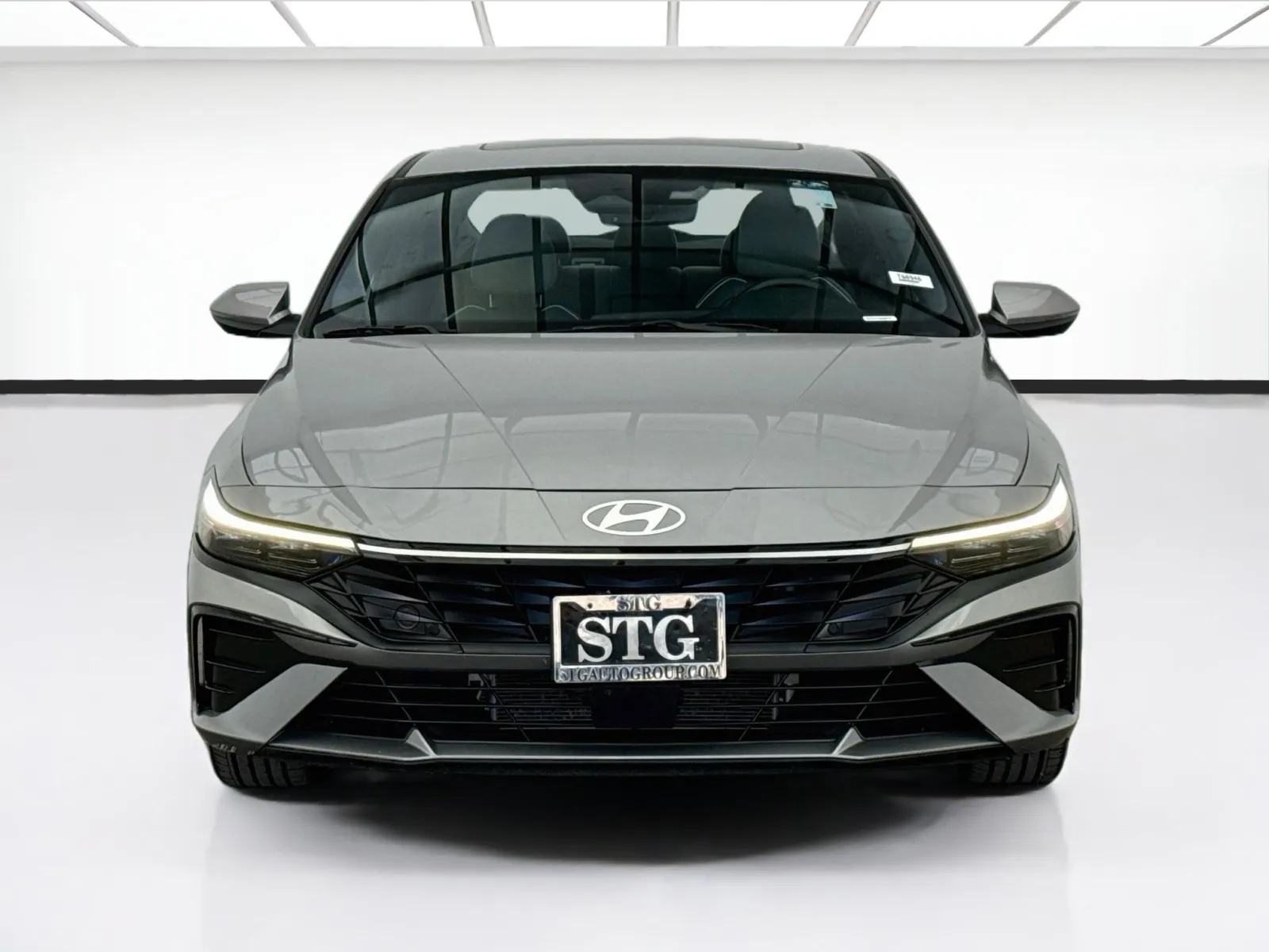 Hyundai Elantra photo 2