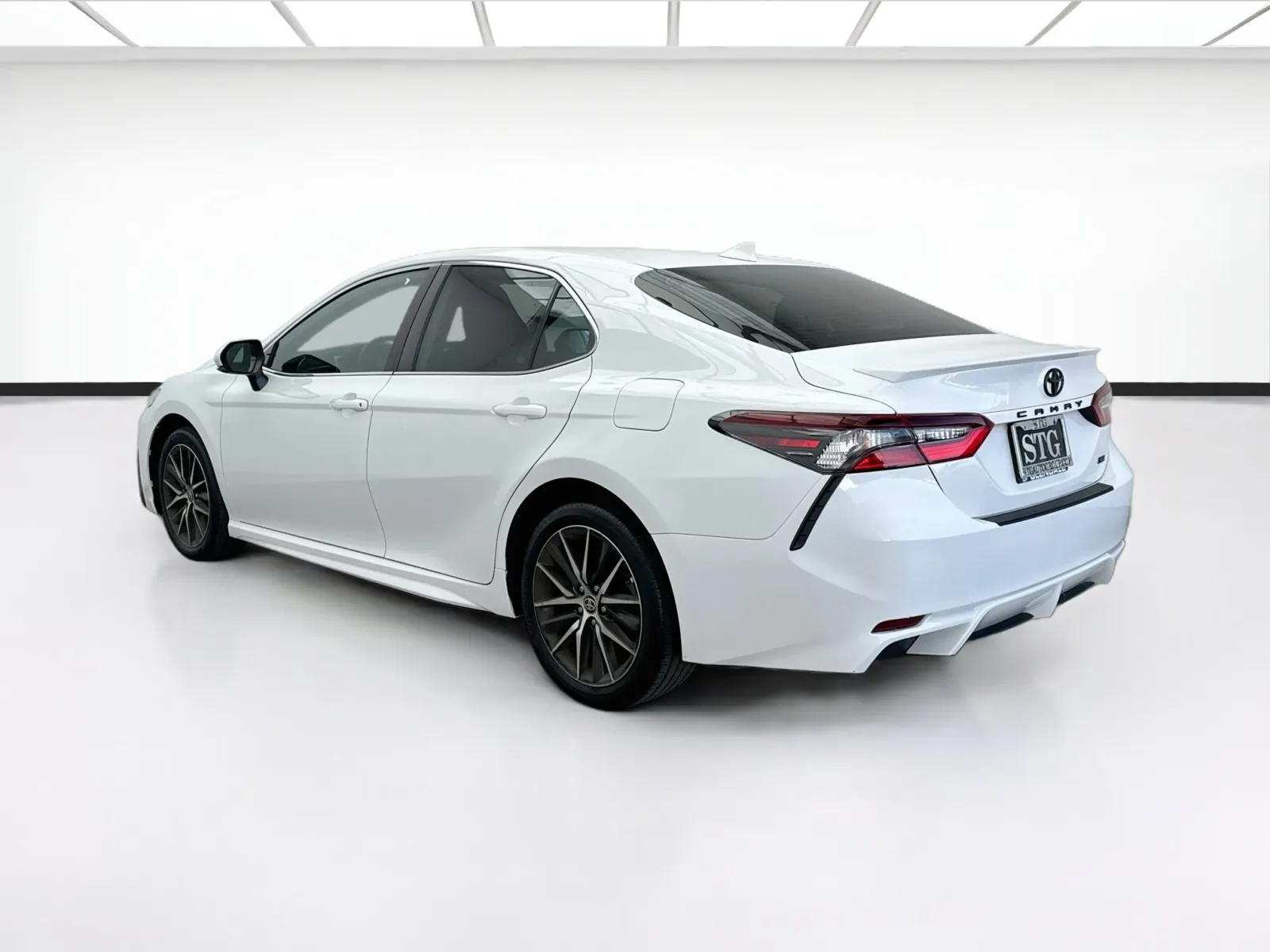 Toyota Camry photo 6