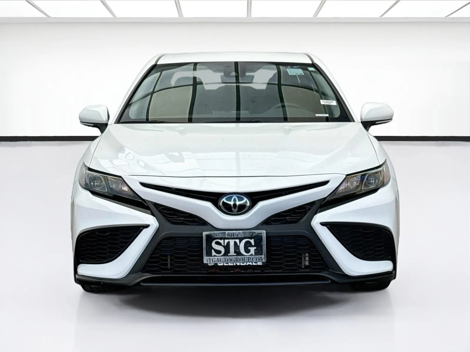 Toyota Camry photo 2