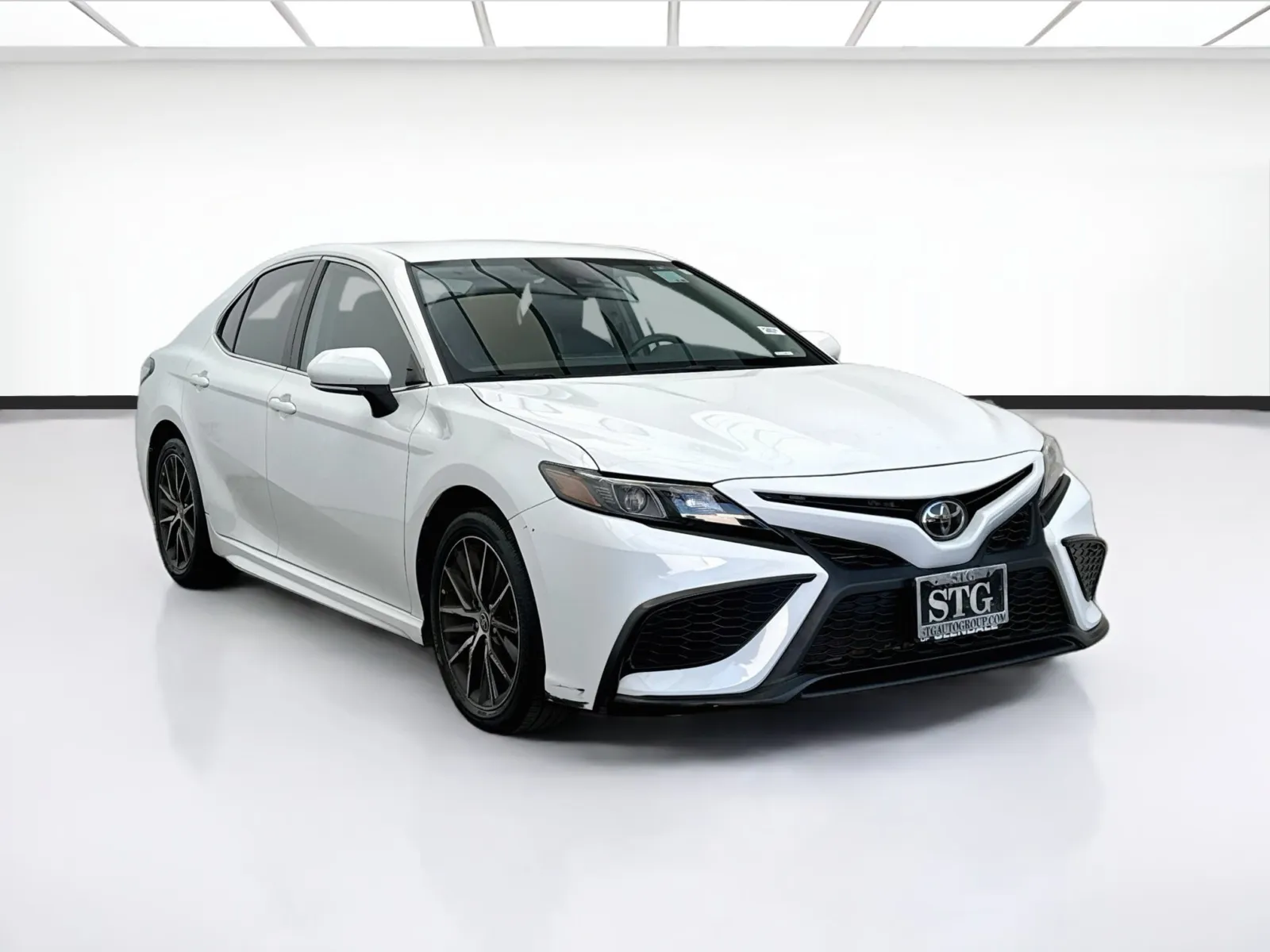 Toyota Camry photo 3