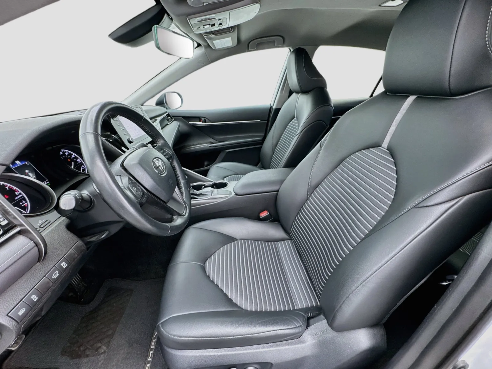 Toyota Camry photo 13