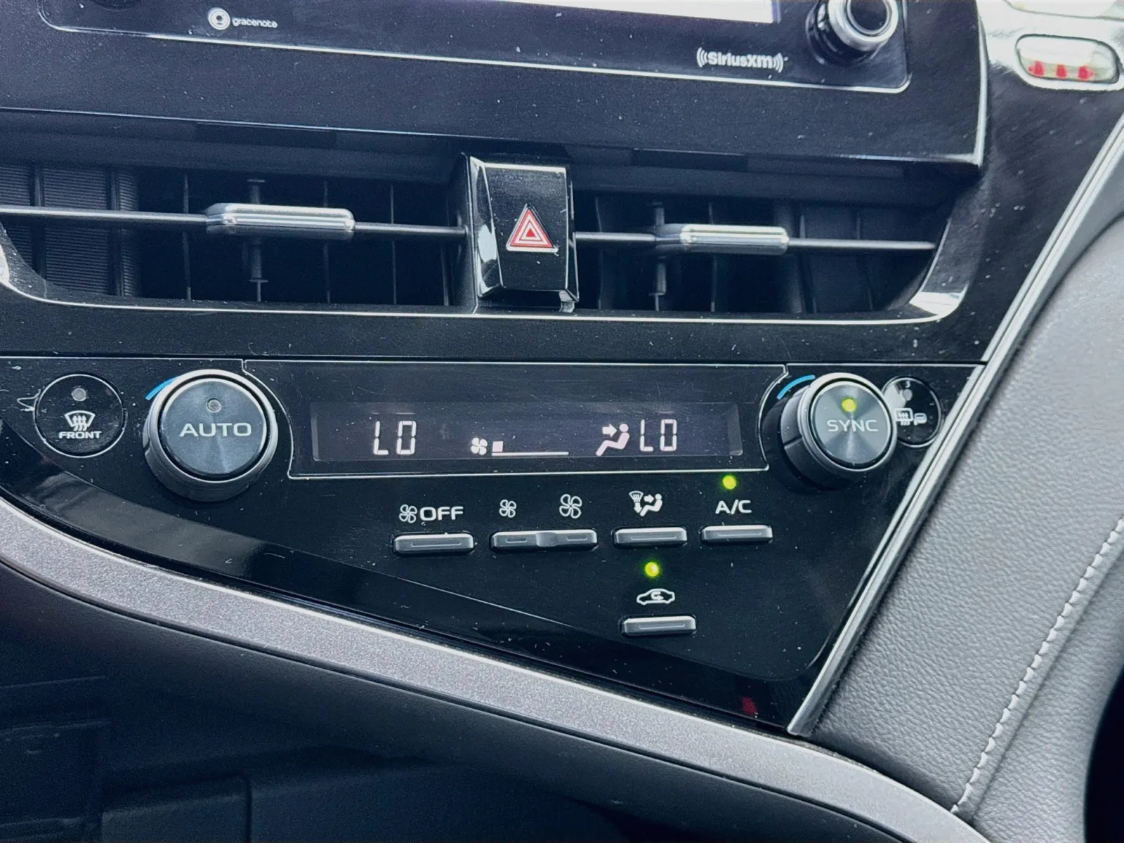 Toyota Camry photo 12