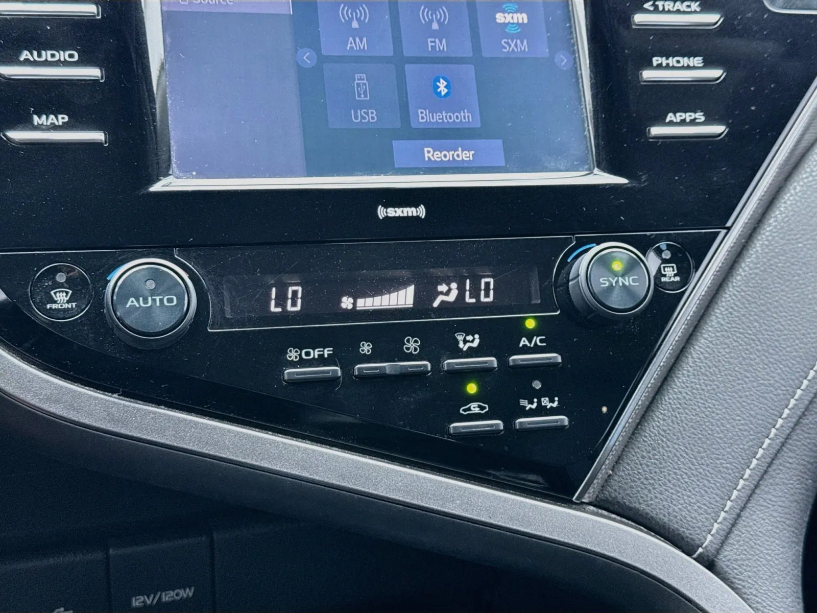 Toyota Camry photo 12