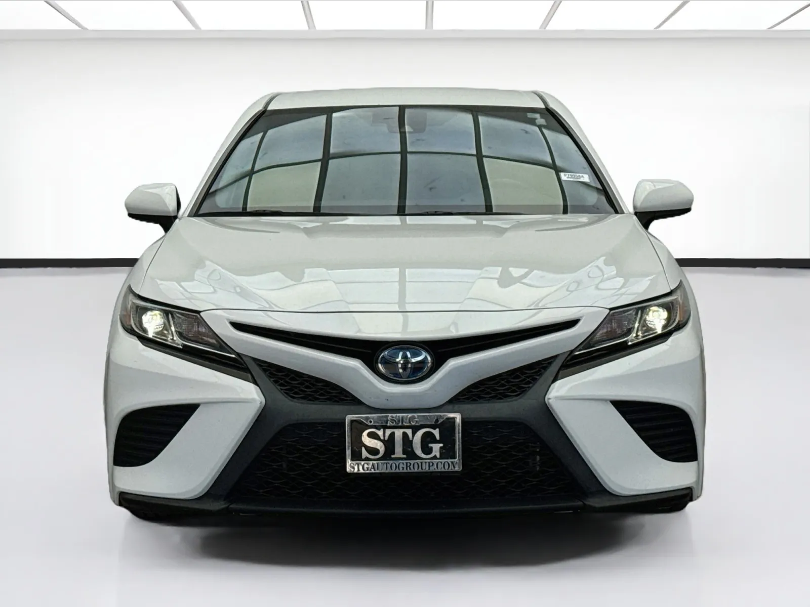 Toyota Camry photo 2