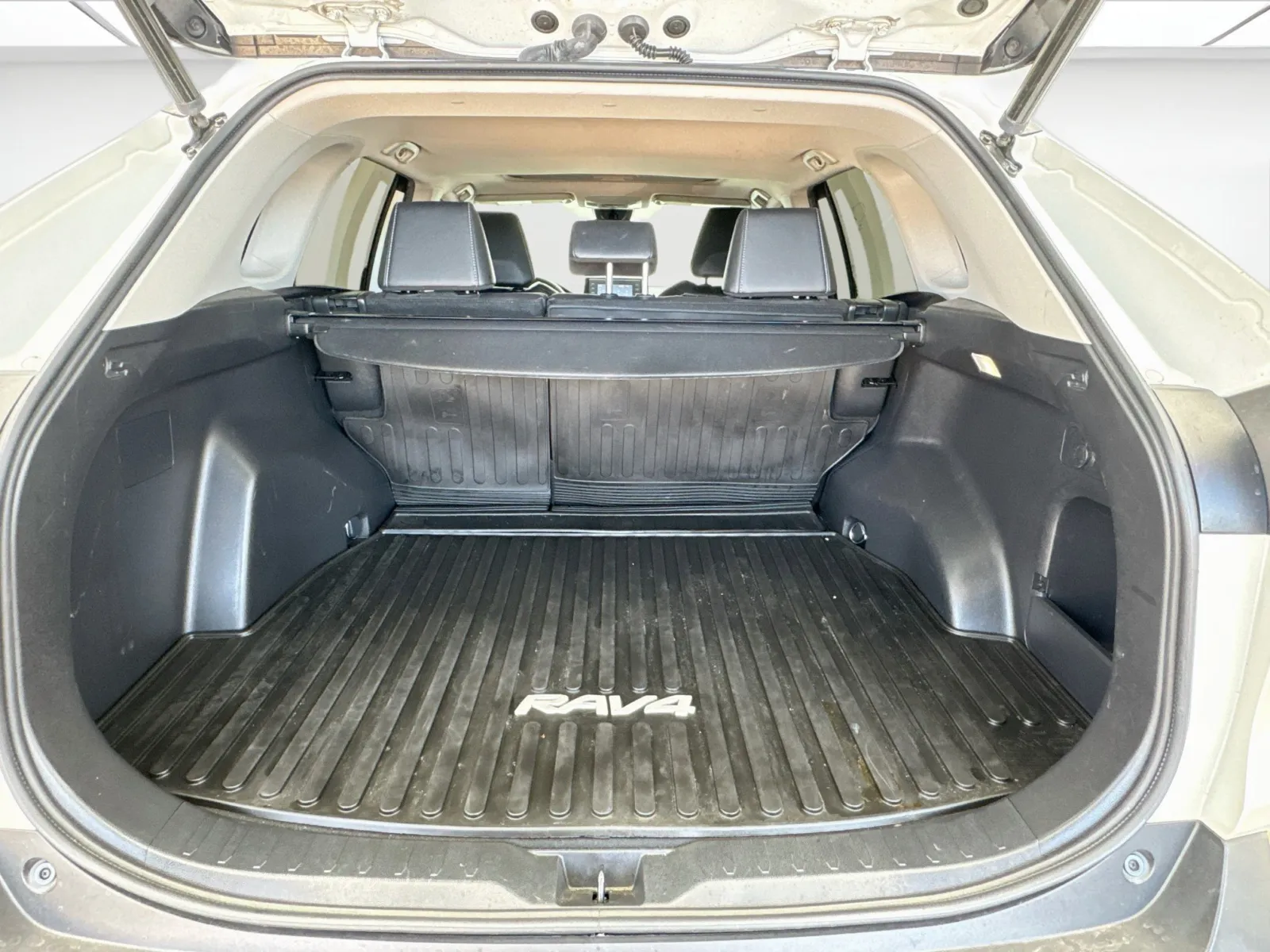 Toyota RAV4 photo 18