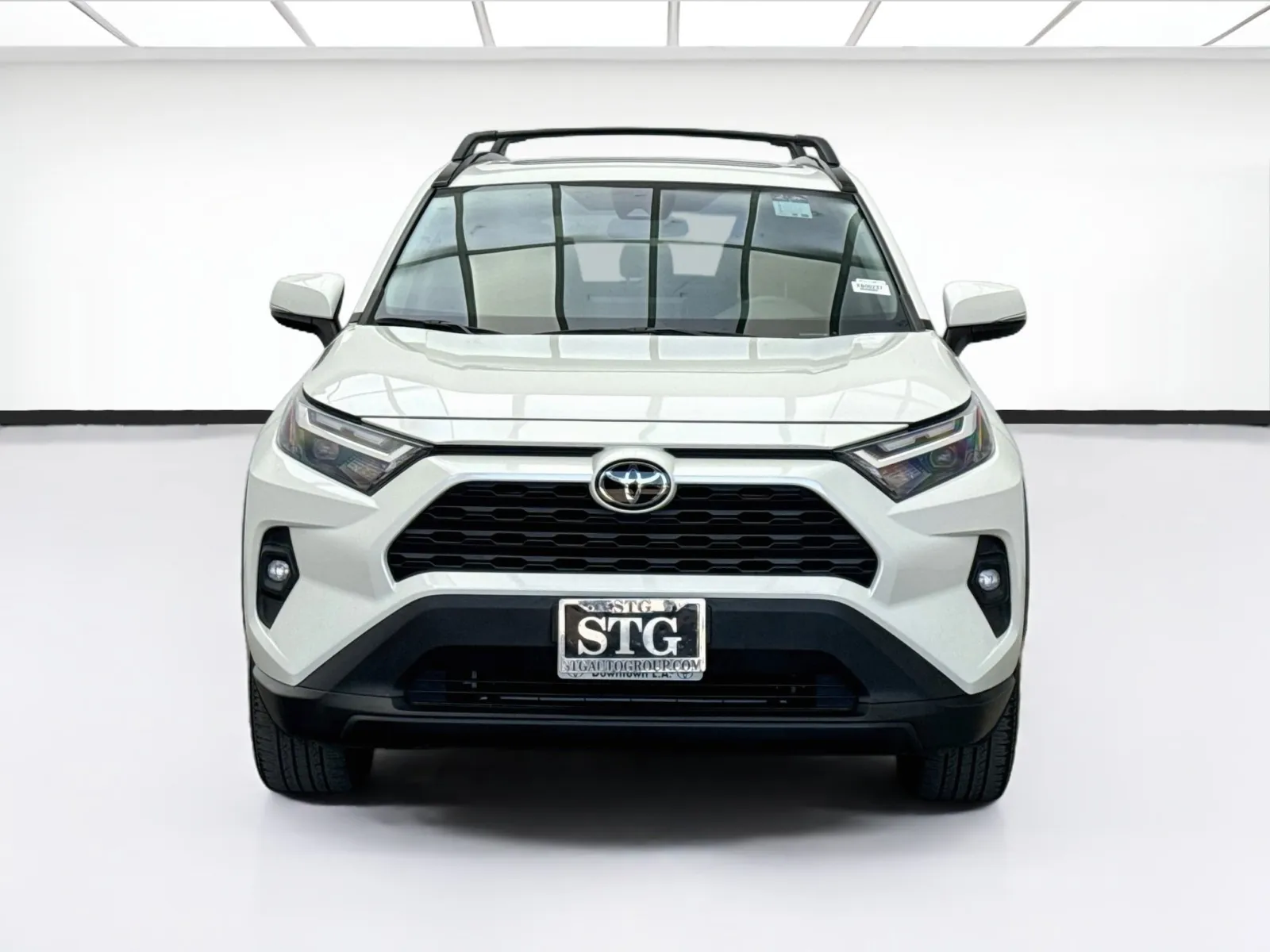 Toyota RAV4 photo 2
