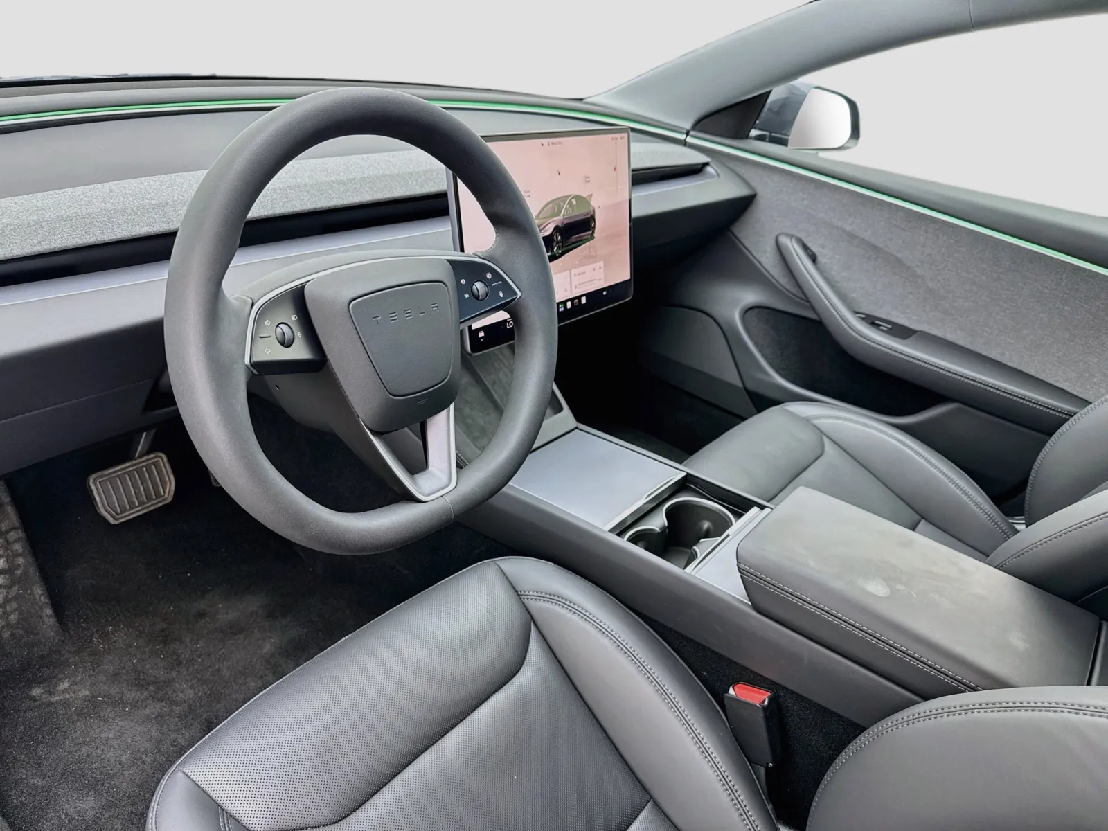 Tesla Model 3 photo 7