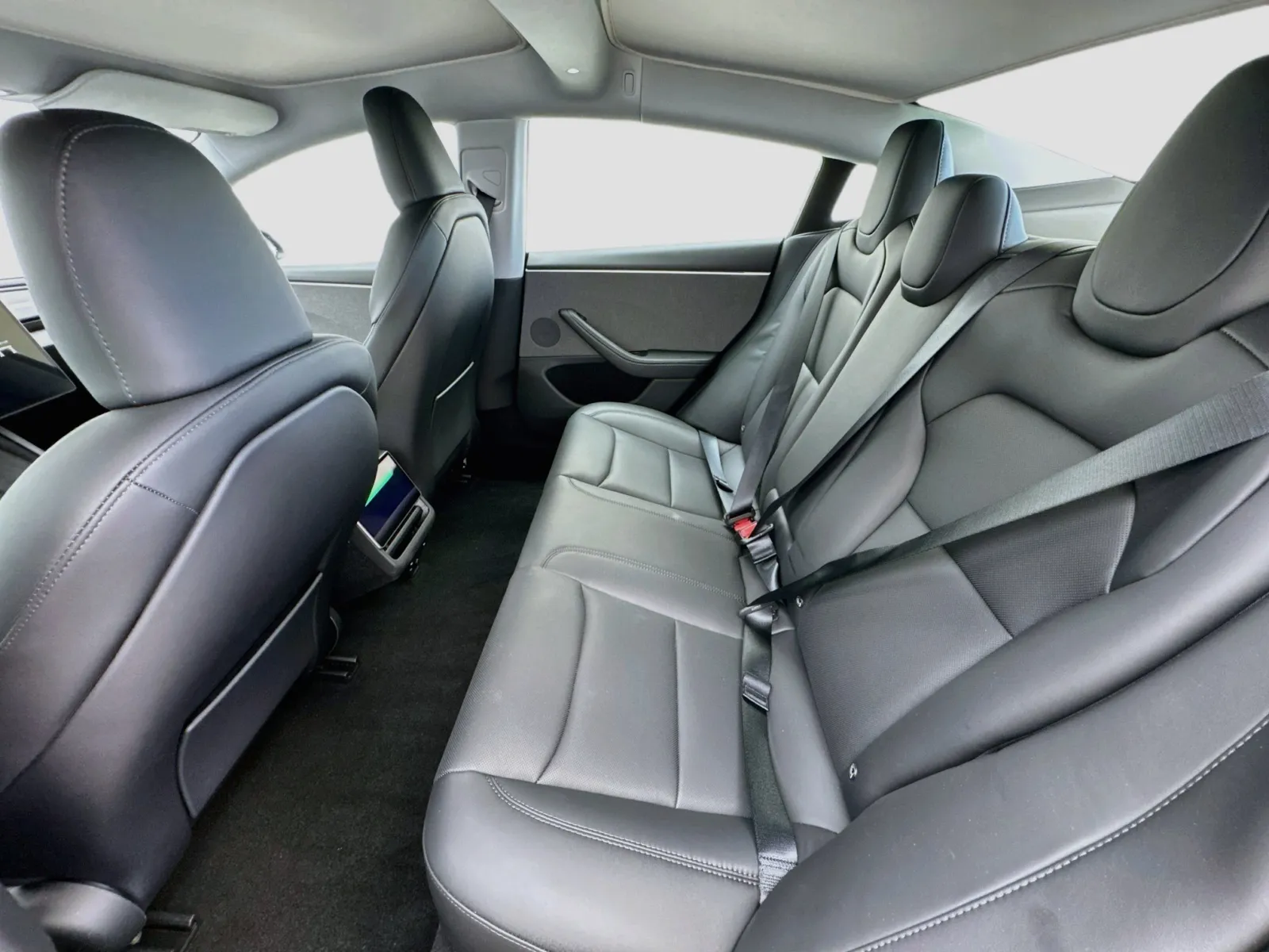 Tesla Model 3 photo 15