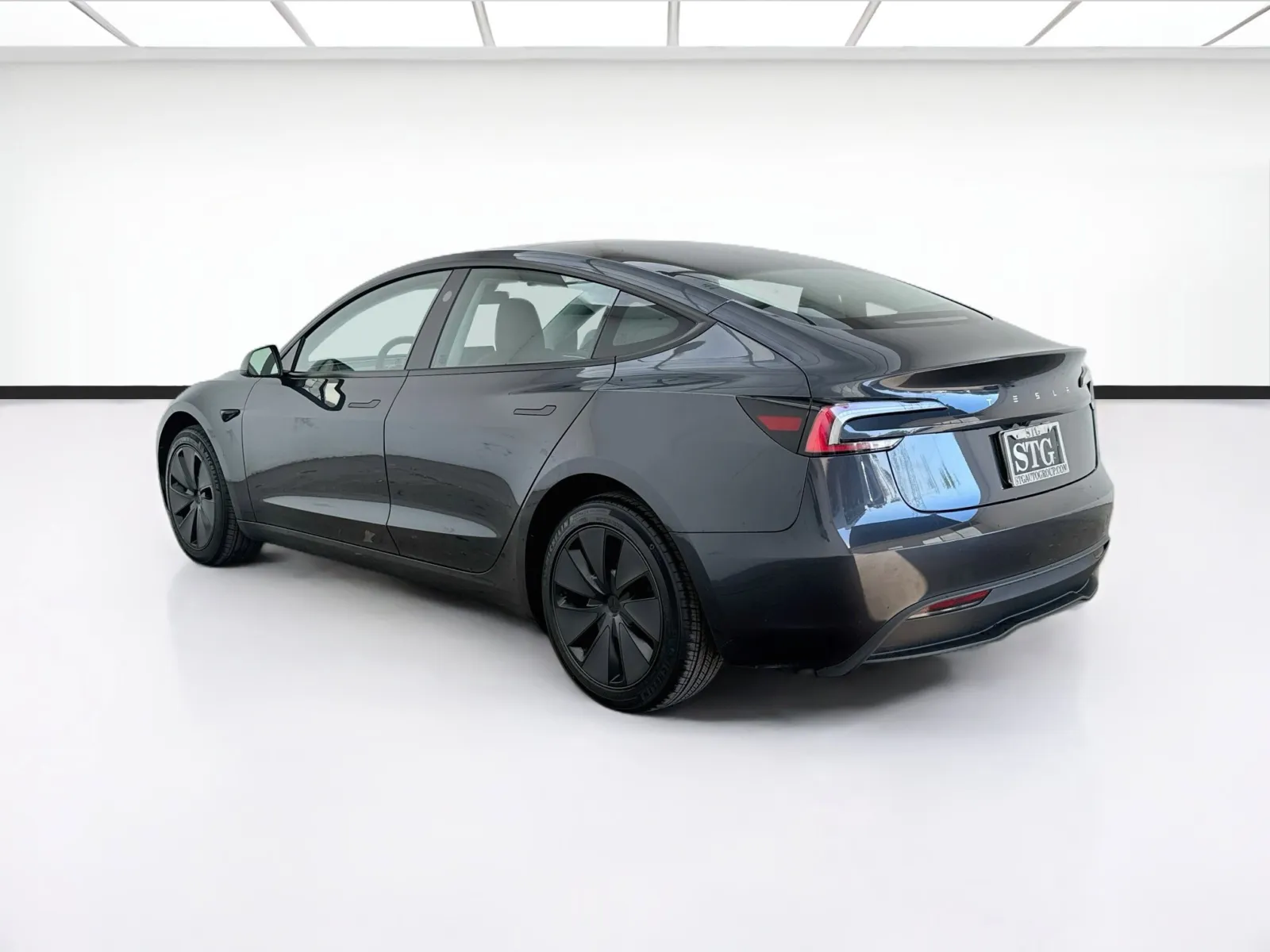 Tesla Model 3 photo 6