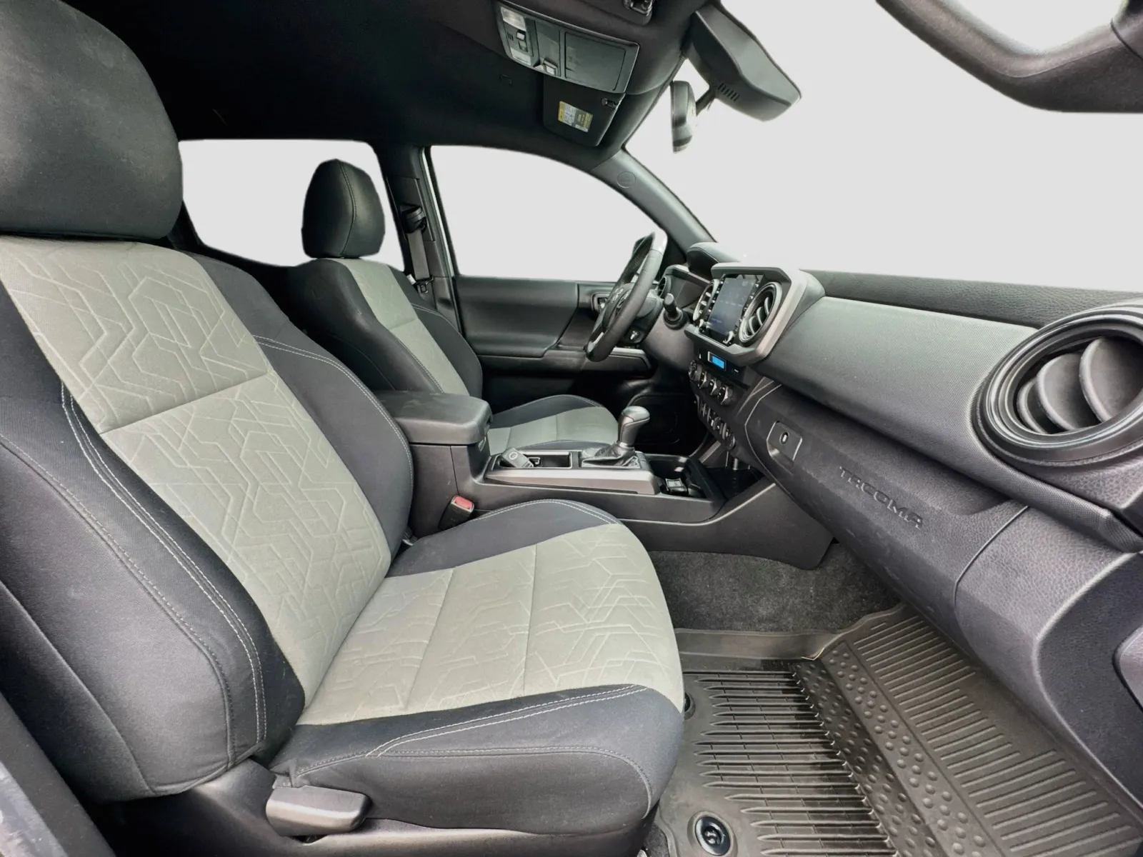 Toyota Tacoma photo 17