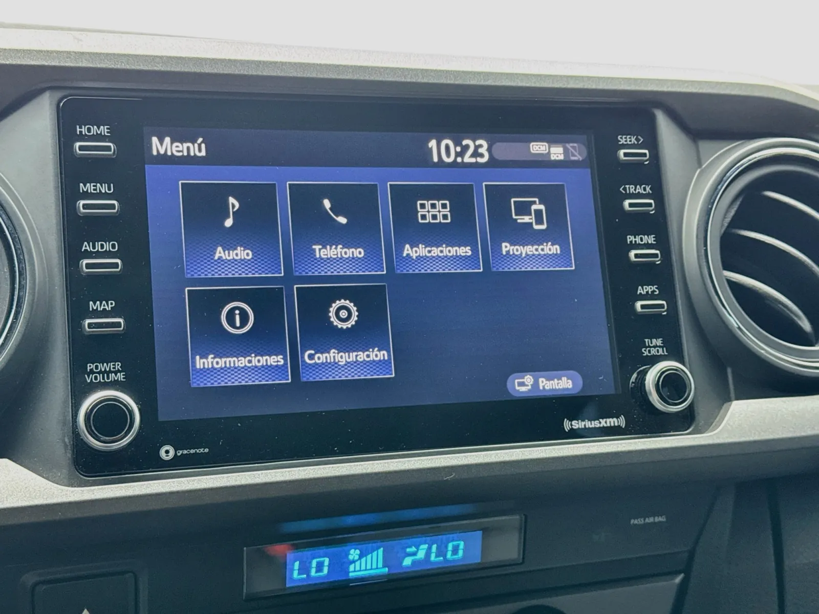 Toyota Tacoma photo 9