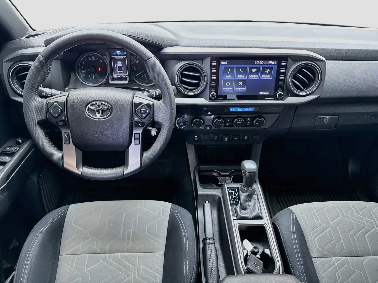 Toyota Tacoma photo 14