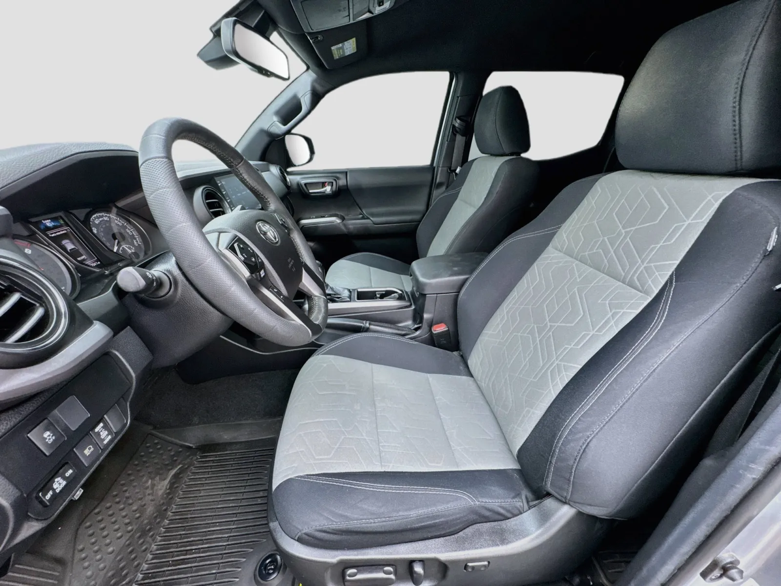 Toyota Tacoma photo 13